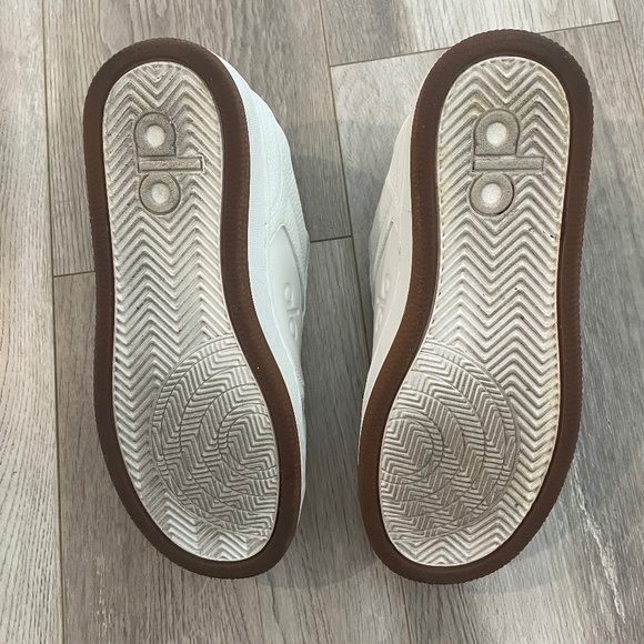 ALO Recovery Mode Sneaker in white 7.5 W/6 M - Picture 3 of 3